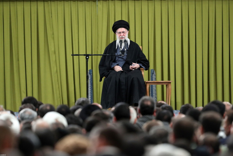 &Chi;&alpha;&mu;&epsilon;&nu;&epsilon;ΐ: &Tau;&omicron; &kappa;ά&lambda;&epsilon;&sigma;&mu;&alpha; &sigma;&tau;&omicron;&upsilon;&sigmaf; &Iota;&rho;&alpha;&nu;&omicron;ύ&sigmaf; &alpha;&pi;έ&nu;&alpha;&nu;&tau;&iota; &sigma;&tau;&iota;&sigmaf; &xi;έ&nu;&epsilon;&sigmaf; &pi;&iota;έ&sigma;&epsilon;&iota;&sigmaf;