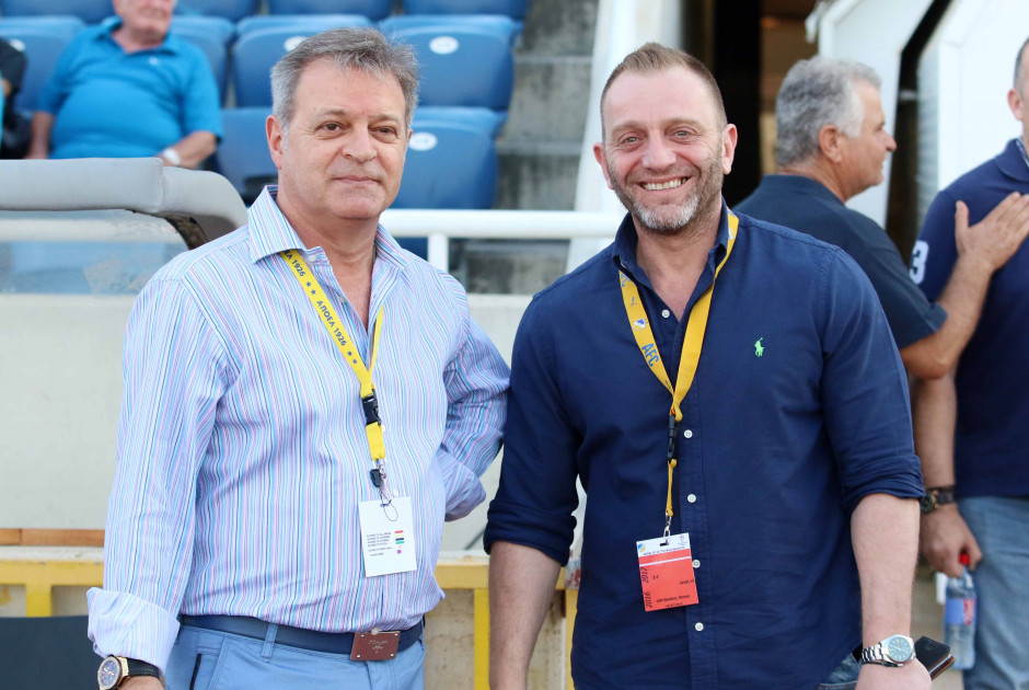 &Alpha;&Pi;&Omicron;&Chi;&Omega;&Rho;&Epsilon;&Iota; &omicron; &Pi;&rho;ό&delta;&rho;&omicron;&mu;&omicron;&sigmaf; &Pi;&epsilon;&tau;&rho;ί&delta;&eta;&sigmaf;, &alpha;&nu;&alpha;&lambda;&alpha;&mu;&beta;ά&nu;&epsilon;&iota; &pi;&rho;&omicron;&sigma;&omega;&rho;&iota;&nu;ά &omicron; &Chi;ά&rho;&eta;&sigmaf; &Phi;&omega;&tau;ί&omicron;&upsilon;!