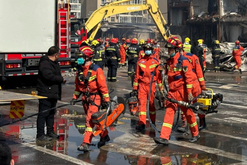 &Kappa;ί&nu;&alpha;: &Epsilon;&pi;&tau;ά &nu;&epsilon;&kappa;&rho;&omicron;ί &alpha;&pi;ό έ&kappa;&rho;&eta;&xi;&eta; &sigma;&epsilon; &epsilon;&rho;&gamma;&omicron;&sigma;&tau;ά&sigma;&iota;&omicron;