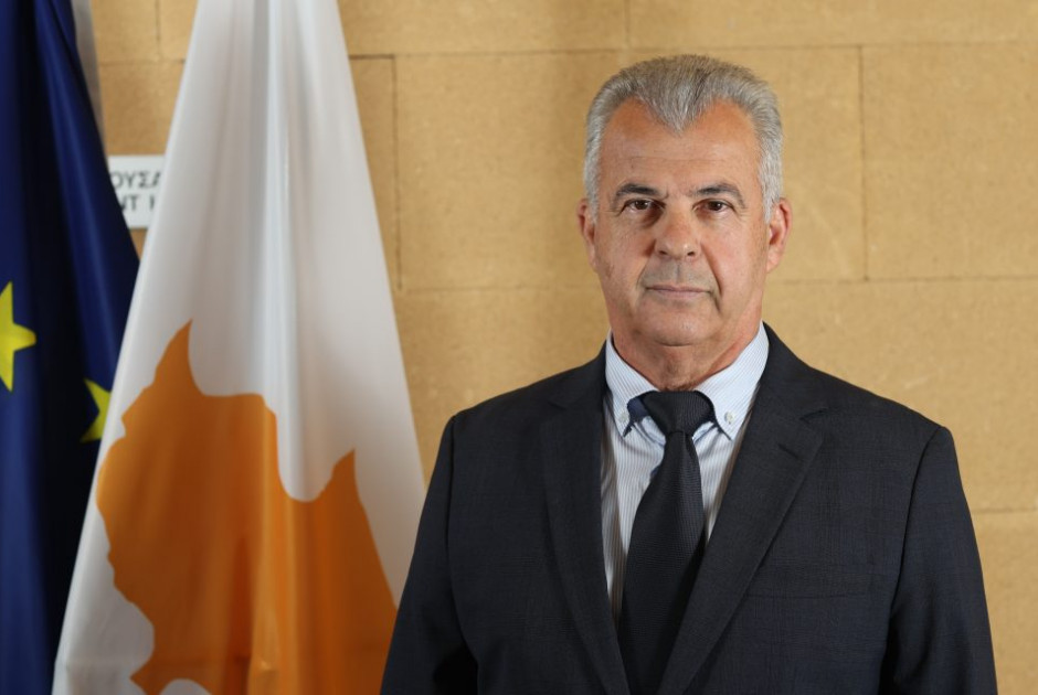 &Gamma;&iota;&gamma;&alpha;&nu;&tau;&iota;&alpha;ί&alpha; &epsilon;&pi;&iota;&chi;&epsilon;ί&rho;&eta;&sigma;&eta; &tau;&eta;&sigmaf; &Alpha;&sigma;&tau;&upsilon;&nu;&omicron;&mu;ί&alpha;&sigmaf;: &Sigma;&upsilon;&gamma;&chi;&alpha;&rho;&eta;&tau;ή&rho;&iota;&alpha; &Phi;&upsilon;&tau;&iota;&rho;ή &pi;&rho;&omicron;&sigmaf; &mu;έ&lambda;&eta; &Upsilon;&Kappa;&Alpha;&Nu;