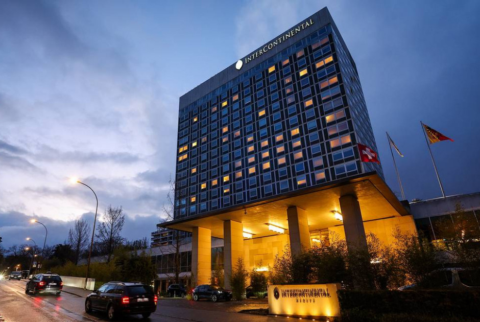 &Mu;&alpha;&rho;&alpha;&theta;ώ&nu;&iota;&omicron;&sigmaf; 6 &omega;&rho;ώ&nu; &sigma;&tau;&eta; &Gamma;&epsilon;&nu;&epsilon;ύ&eta;: &Omicron;&lambda;&omicron;&kappa;&lambda;&eta;&rho;ώ&theta;&eta;&kappa;&alpha;&nu; &omicron;&iota; &tau;&rho;&iota;&mu;&epsilon;&rho;&epsilon;ί&sigmaf; &sigma;&upsilon;&nu;&omicron;&mu;&iota;&lambda;ί&epsilon;&sigmaf; &gamma;&iota;&alpha; &tau;&eta;&nu; &Omicron;&upsilon;&kappa;&rho;&alpha;&nu;ί&alpha;