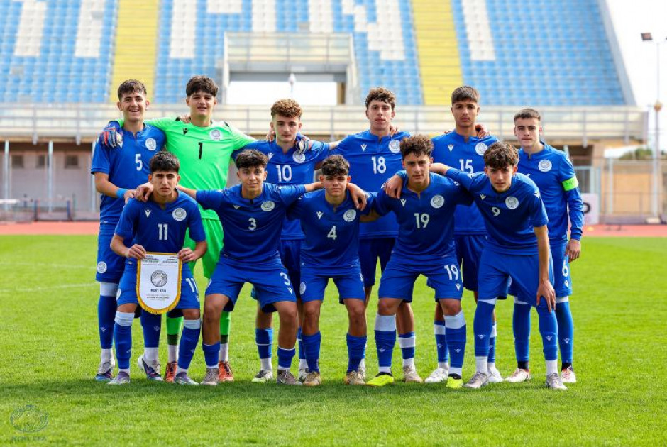 Ή&tau;&tau;&alpha; &tau;&eta;&sigmaf; &Epsilon;&theta;&nu;&iota;&kappa;ή&sigmaf; &Pi;&alpha;ί&delta;&omega;&nu; &Kappa;-15 &alpha;&pi;ό &tau;&eta;&nu; &Alpha;&gamma;&gamma;&lambda;ί&alpha;