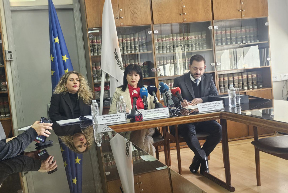 &Xi;έ&sigma;&pi;&alpha;&sigma;&mu;&alpha; &Epsilon;&iota;&sigma;&alpha;&gamma;&gamma;&epsilon;&lambda;έ&omega;&nu;: &laquo;Ά&lambda;&lambda;&omicron; &eta; &kappa;&rho;&iota;&tau;&iota;&kappa;ή &kappa;&alpha;&iota; ά&lambda;&lambda;&omicron; &eta; &alpha;&pi;&omicron;&delta;ό&mu;&eta;&sigma;&eta;... &raquo; (&Beta;&Iota;&Nu;&Tau;&Epsilon;&Omicron;)