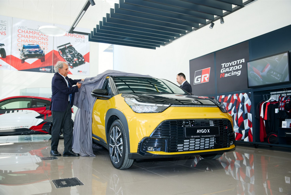 Fun to meet: &Eta; Toyota &Kappa;ύ&pi;&rho;&omicron;&upsilon; &pi;&alpha;&rho;&omicron;&upsilon;&sigma;ί&alpha;&sigma;&epsilon; &tau;&omicron; &nu;έ&omicron; Aygo X Hybrid