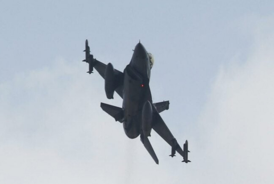 &Tau;&omicron;&upsilon;&rho;&kappa;ί&alpha;: &Sigma;&upsilon;&nu;&epsilon;&tau;&rho;ί&beta;&eta; &mu;&alpha;&chi;&eta;&tau;&iota;&kappa;ό &alpha;&epsilon;&rho;&omicron;&sigma;&kappa;ά&phi;&omicron;&sigmaf; F-16