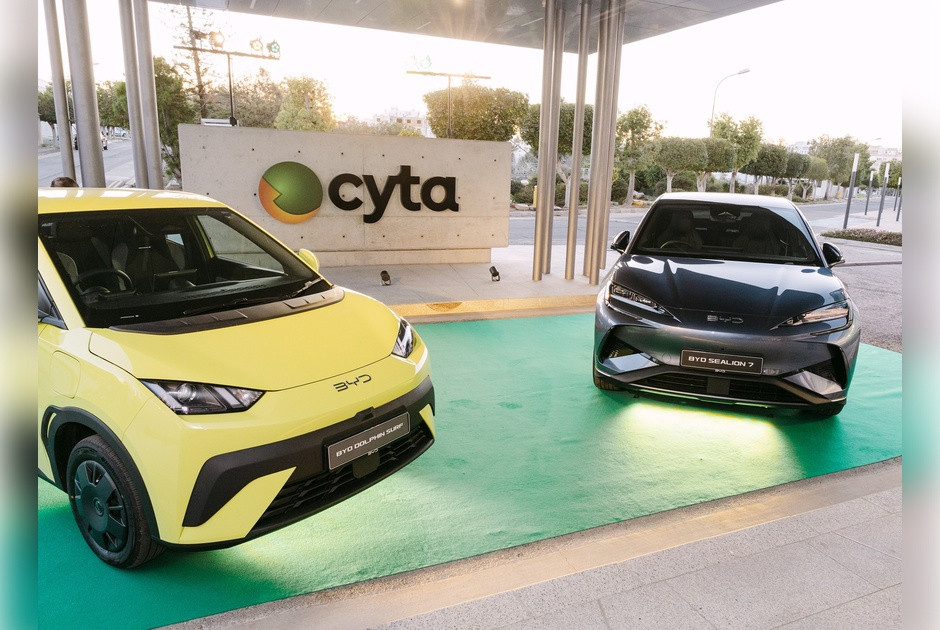 Η Cyta παρέδωσε δύο ηλεκτρικά αυτοκίνητα στους νικητές των Cyta &amp; soeasy Rewards