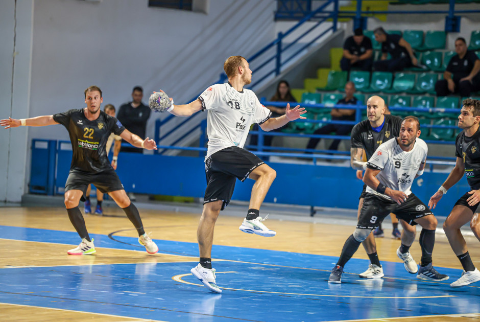 &Xi;&epsilon;&kappa;&alpha;&theta;ά&rho;&iota;&sigma;&alpha;&nu; &tau;&alpha; &delta;ύ&omicron; &gamma;&kappa;&rho;&omicron;&upsilon;&pi; &sigma;&tau;&omicron; &pi;&rho;&omega;&tau;ά&theta;&lambda;&eta;&mu;&alpha; Allwyn &Alpha;&nu;&delta;&rho;ώ&nu; &sigma;&tau;&omicron; &Chi;ά&nu;&tau;&mu;&pi;&omicron;&lambda;