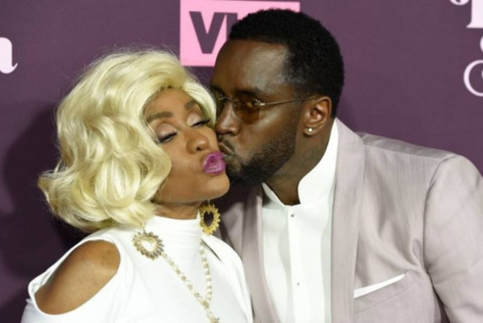 &Sigma;&tau;&eta;&nu; &alpha;&nu;&tau;&epsilon;&pi;ί&theta;&epsilon;&sigma;&eta; &eta; &mu;&eta;&tau;έ&rho;&alpha; &tau;&omicron;&upsilon; Diddy &kappa;&alpha;&tau;ά &tau;&omicron;&upsilon; &nu;&tau;&omicron;&kappa;&iota;&mu;&alpha;&nu;&tau;έ&rho; &tau;&omicron;&upsilon; Netflix &laquo;Sean Combs: The Reckoning&raquo;