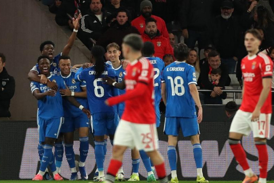 &Beta;&alpha;&sigma;&iota;&lambda;&iota;ά&sigmaf; &Beta;&iota;&nu;ί&sigma;&iota;&omicron;&upsilon;&sigmaf;, &sigma;ί&gamma;&eta;&sigma;&epsilon; &laquo;&Nu;&tau;&alpha; &Lambda;&omicron;&upsilon;&zeta;&raquo; &kappa;&alpha;&iota;... &Pi;&rho;&epsilon;&sigma;&tau;&iota;ά&nu;&iota;, &delta;ί&nu;&omicron;&nu;&tau;&alpha;&sigmaf; &pi;&rho;&omicron;&beta;ά&delta;&iota;&sigma;&mu;&alpha; &pi;&rho;ό&kappa;&rho;&iota;&sigma;&eta;&sigmaf; &sigma;&tau;&eta; &Rho;&epsilon;ά&lambda;!