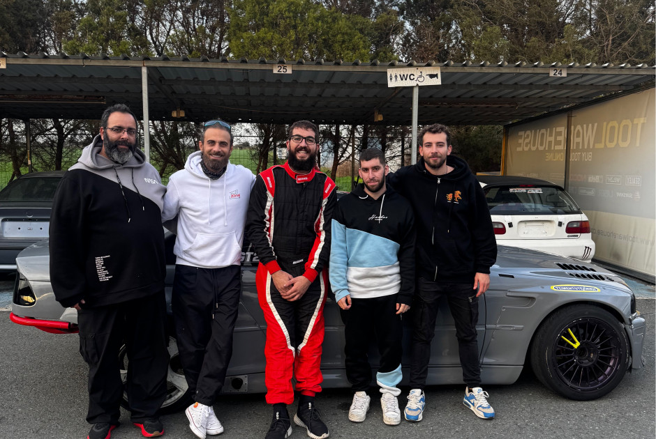 &ldquo;&alpha;&lambda;&lambda;&lambda;ά&Zeta;&Omicron;&Upsilon;&Mu;&Epsilon; by XM &rdquo; &Mu;&epsilon; &tau;&omicron;&nu; &Mu;ά&rho;&iota;&omicron; &Pi;&rho;ί&alpha;&mu;&omicron; &Iota;&omega;&alpha;&nu;&nu;ί&delta;&eta; &Pi;&Rho;&Epsilon;&Mu;&Iota;&Epsilon;&Rho;&Alpha;