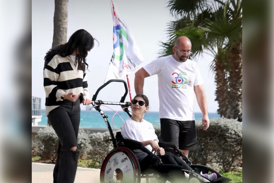 Ό&tau;&alpha;&nu; &eta; &Kappa;&rho;ί&sigma;&tau;&iota;&alpha; &sigma;&upsilon;&nu;ά&nu;&tau;&eta;&sigma;&epsilon; &tau;&eta; 365 Dream Team