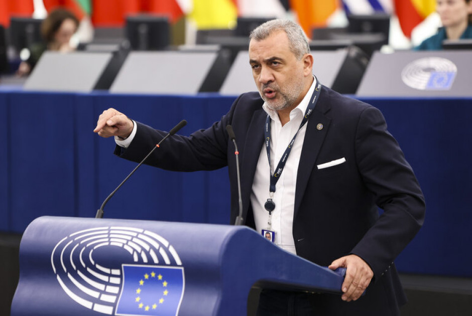 Ά&theta;&lambda;&iota;&epsilon;&sigmaf; &omicron;&iota; &sigma;&upsilon;&nu;&theta;ή&kappa;&epsilon;&sigmaf; &sigma;&tau;&omicron; &kappa;&alpha;&tau;&epsilon;&chi;ό&mu;&epsilon;&nu;&omicron; &sigma;&chi;&omicron;&lambda;&epsilon;ί&omicron; &tau;&omicron;&upsilon; &Rho;&iota;&zeta;&omicron;&kappa;&alpha;&rho;&pi;ά&sigma;&omicron;&upsilon;