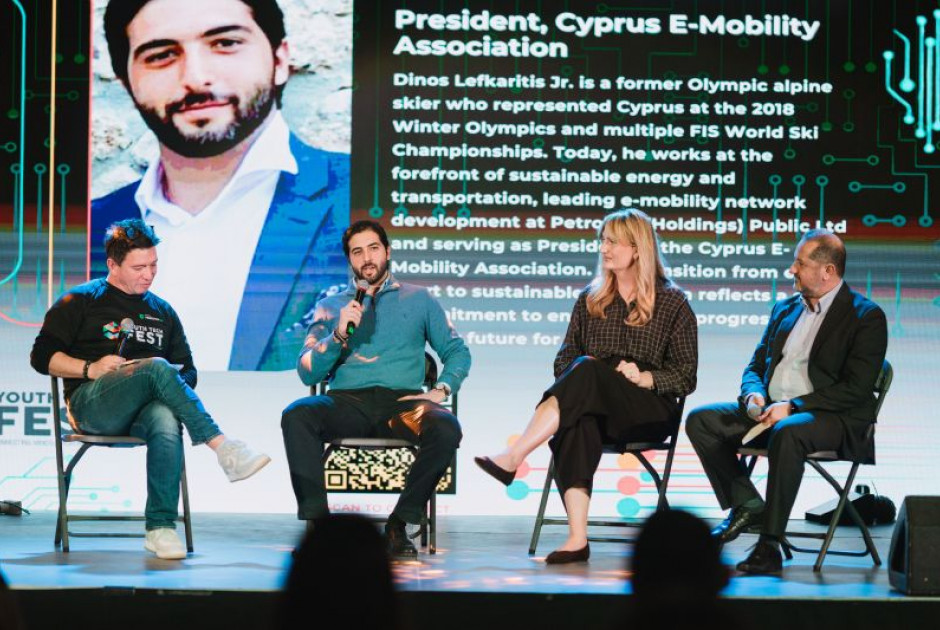 &Eta; &Pi;&epsilon;&tau;&rho;&omicron;&lambda;ί&nu;&alpha; &sigma;&tau;&omicron; &epsilon;&pi;ί&kappa;&epsilon;&nu;&tau;&rho;&omicron; &tau;&eta;&sigmaf; &tau;&epsilon;&chi;&nu;&omicron;&lambda;&omicron;&gamma;ί&alpha;&sigmaf;, &tau;&eta;&sigmaf; &nu;&epsilon;&alpha;&nu;&iota;&kappa;ή&sigmaf; &kappa;&alpha;&iota;&nu;&omicron;&tau;&omicron;&mu;ί&alpha;&sigmaf; &kappa;&alpha;&iota; &tau;&eta;&sigmaf; &epsilon;&kappa;&pi;&alpha;ί&delta;&epsilon;&upsilon;&sigma;&eta;&sigmaf;