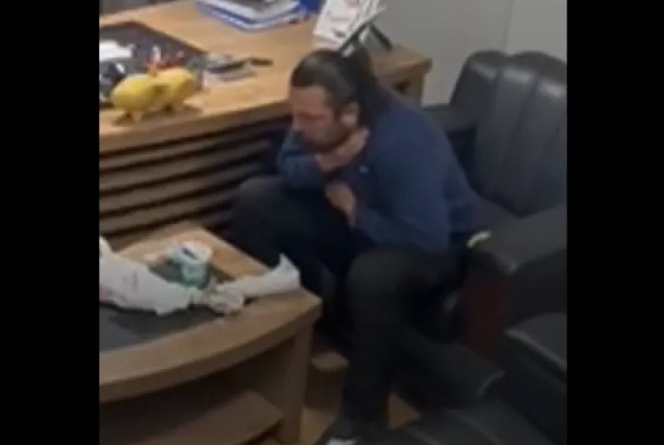 &Tau;&omicron;&upsilon;&rho;&kappa;ί&alpha;: &Alpha;&sigma;&tau;&rho;&alpha;&pi;&iota;&alpha;ί&alpha; &alpha;&nu;&tau;ί&delta;&rho;&alpha;&sigma;&eta; &sigma;&epsilon; &delta;&epsilon;&upsilon;&tau;&epsilon;&rho;ό&lambda;&epsilon;&pi;&tau;&alpha; - Έ&sigma;&omega;&sigma;&epsilon; &tau;&omicron;&nu; &epsilon;&alpha;&upsilon;&tau;ό &tau;&omicron;&upsilon; &alpha;&pi;ό &pi;&nu;&iota;&gamma;&mu;ό