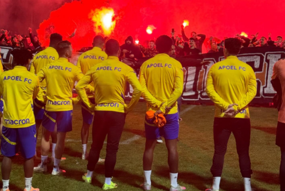 ;&Gamma;&alpha;&lambda;&alpha;&zeta;&omicron;&kappa;ί&tau;&rho;&iota;&nu;&epsilon;&sigmaf;; &nu;&tau;ό&pi;&epsilon;&sigmaf; &epsilon;&nu;ό&psi;&epsilon;&iota; ;&alpha;&iota;ώ&nu;&iota;&omicron;&upsilon;; (&Phi;&Omega;&Tau;&Omicron;)