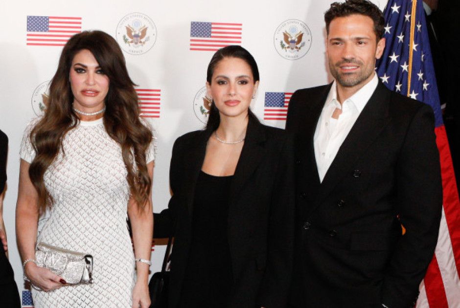 &Eta; &Kappa;ί&mu;&pi;&epsilon;&rho;&lambda;&iota; &Gamma;&kappa;&iota;&lambda;&phi;ό&iota;&lambda; &alpha;&pi;&omicron;&kappa;ά&lambda;&upsilon;&psi;&epsilon; &tau;&omicron; &phi;ύ&lambda;&omicron; &tau;&omicron;&upsilon; &mu;&omega;&rho;&omicron;ύ &tau;&omicron;&upsilon; &Kappa;&omega;&nu;&sigma;&tau;&alpha;&nu;&tau;ί&nu;&omicron;&upsilon; &Alpha;&rho;&gamma;&upsilon;&rho;&omicron;ύ &kappa;&alpha;&iota; &tau;&eta;&sigmaf; &Alpha;&lambda;&epsilon;&xi;ά&nu;&delta;&rho;&alpha;&sigmaf; &Nu;ί&kappa;&alpha;