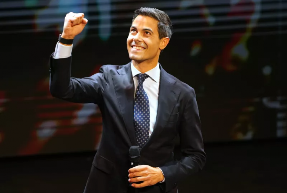 &Omicron;&lambda;&lambda;&alpha;&nu;&delta;ί&alpha;: &Omicron; 38&chi;&rho;&omicron;&nu;&omicron;&sigmaf; &kappa;&epsilon;&nu;&tau;&rho;ώ&omicron;&sigmaf; &Rho;&omicron;&mu;&pi; &Gamma;&iota;έ&tau;&epsilon;&nu; &omicron;&rho;&kappa;ί&zeta;&epsilon;&tau;&alpha;&iota; &Pi;&rho;&omega;&theta;&upsilon;&pi;&omicron;&upsilon;&rho;&gamma;ό&sigmaf;