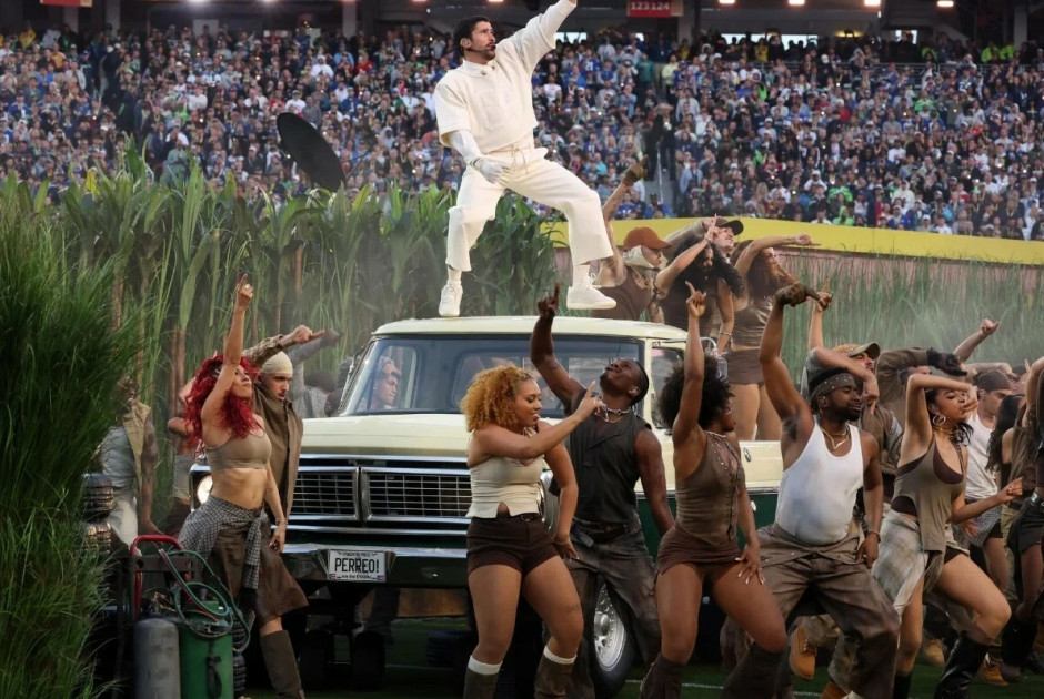 Υπό ομοσπονδιακή έρευνα για το σόου του Bad Bunny στο ημίχρονο του Super Bowl