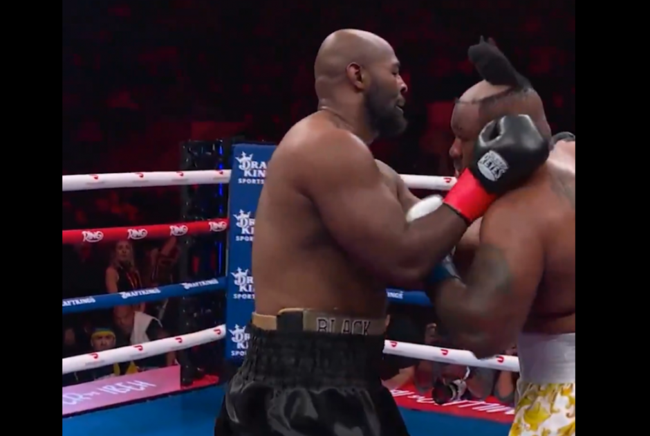 ΒΙΝΤΕΟ: Μποξέρ στις ΗΠΑ έχασε το... περουκίνι του μέσα στο ρινγκ και έγινε viral