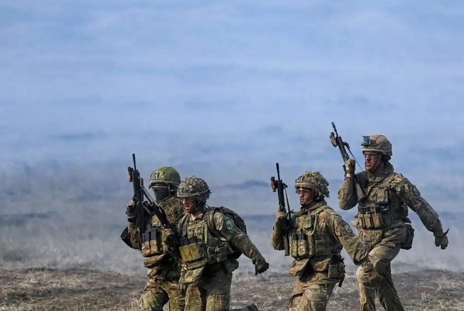 &Beta;&rho;&epsilon;&tau;&alpha;&nu;ί&alpha;: &Delta;&iota;&pi;&lambda;&alpha;&sigma;&iota;ά&zeta;&epsilon;&iota; &tau;&omicron;&upsilon;&sigmaf; &sigma;&tau;&rho;&alpha;&tau;&iota;ώ&tau;&epsilon;&sigmaf; &sigma;&tau;&eta; &Nu;&omicron;&rho;&beta;&eta;&gamma;ί&alpha;