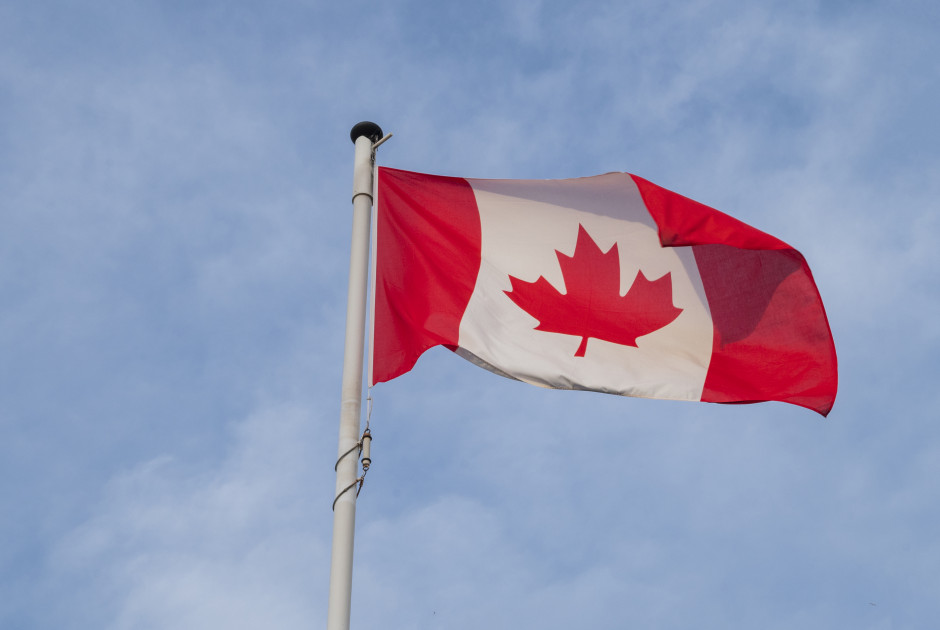 &Omicron; &Kappa;&alpha;&nu;&alpha;&delta;ά&sigmaf; &kappa;&alpha;&lambda;&epsilon;ί &tau;&omicron;&upsilon;&sigmaf; &pi;&omicron;&lambda;ί&tau;&epsilon;&sigmaf; &tau;&omicron;&upsilon; &nu;&alpha; &laquo;&epsilon;&gamma;&kappa;&alpha;&tau;&alpha;&lambda;&epsilon;ί&psi;&omicron;&upsilon;&nu; &tau;ώ&rho;&alpha; &tau;&omicron; &Iota;&rho;ά&nu; &alpha;&nu; &mu;&pi;&omicron;&rho;&omicron;ύ&nu;&raquo;