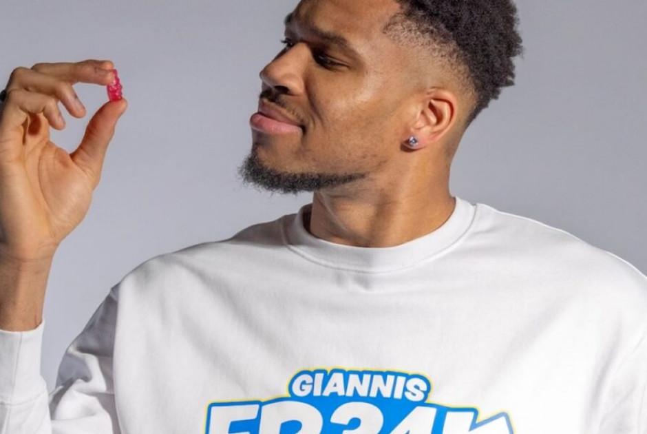 &Omicron; &Gamma;&iota;ά&nu;&nu;&eta;&sigmaf; &Alpha;&nu;&tau;&epsilon;&tau;&omicron;&kappa;&omicron;ύ&nu;&mu;&pi;&omicron; &lambda;&alpha;&nu;&sigma;ά&rho;&epsilon;&iota; &zeta;&epsilon;&lambda;&epsilon;&delta;ά&kappa;&iota;&alpha; &mu;&epsilon; &tau;&omicron; &pi;&rho;ό&sigma;&omega;&pi;ό &tau;&omicron;&upsilon;