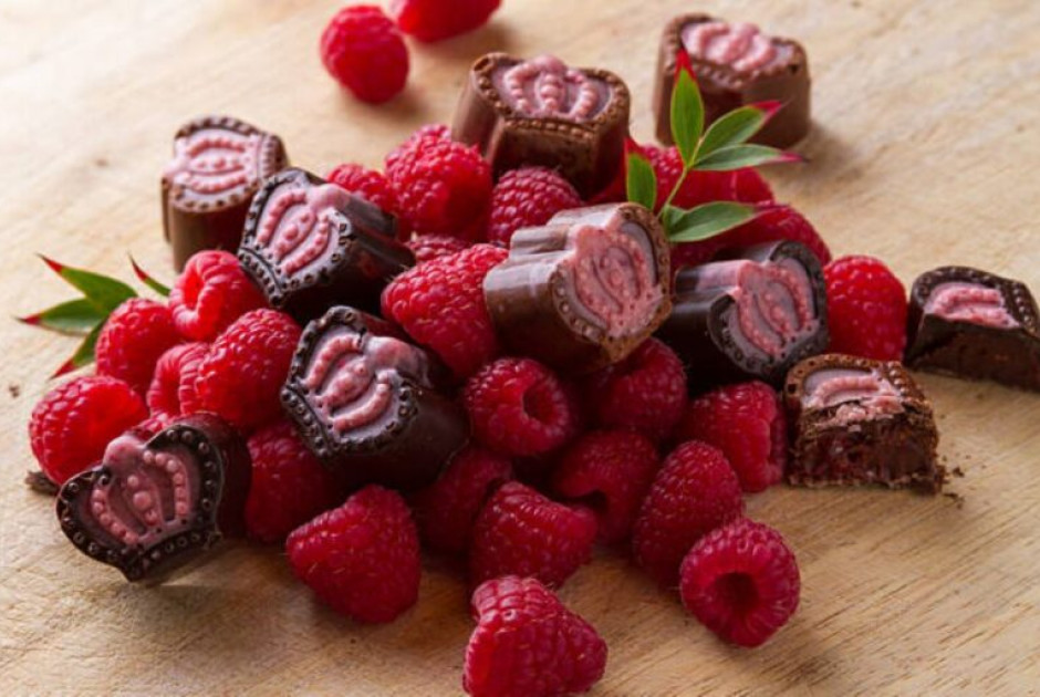 &Pi;&omicron;&iota;&omicron;&iota; &gamma;&iota;&omicron;&rho;&tau;ά&zeta;&omicron;&upsilon;&nu; &sigma;ή&mu;&epsilon;&rho;&alpha;, 14 &Phi;&epsilon;&beta;&rho;&omicron;&upsilon;&alpha;&rho;ί&omicron;&upsilon;