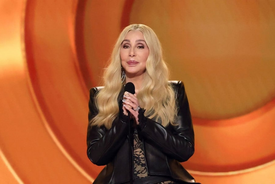 &Eta; &gamma;&kappa;ά&phi;&alpha; &tau;&eta;&sigmaf; Cher &sigma;&tau;&alpha; Grammy: &Alpha;&nu;&alpha;&kappa;&omicron;ί&nu;&omega;&sigma;&epsilon; &nu;&iota;&kappa;&eta;&tau;ή &pi;&omicron;&upsilon;... έ&chi;&epsilon;&iota; &pi;&epsilon;&theta;ά&nu;&epsilon;&iota;