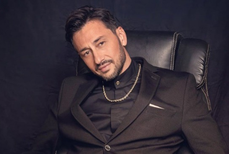 &Pi;ά&nu;&omicron;&sigmaf; &Kappa;&alpha;&lambda;ί&delta;&eta;&sigmaf;: &Tau;&omicron; &epsilon;&pi;&epsilon;&iota;&sigma;ό&delta;&iota;&omicron; &mu;&epsilon; &sigma;&upsilon;&nu;&epsilon;&rho;&gamma;ά&tau;&eta; &tau;&omicron;&upsilon; on stage