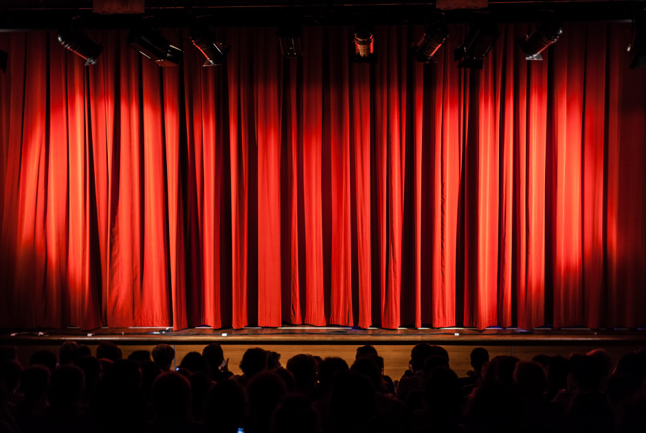 &Alpha;&upsilon;&tau;ή &epsilon;ί&nu;&alpha;&iota; &eta; &Epsilon;&pi;&iota;&tau;&rho;&omicron;&pi;ή &pi;&omicron;&upsilon; &theta;&alpha; &alpha;&xi;&iota;&omicron;&lambda;&omicron;&gamma;&epsilon;ί &tau;&iota;&sigmaf; &theta;&epsilon;&alpha;&tau;&rho;&iota;&kappa;έ&sigmaf; &pi;&alpha;&rho;&alpha;&sigma;&tau;ά&sigma;&epsilon;&iota;&sigmaf; &tau;&omicron;&upsilon; 2026