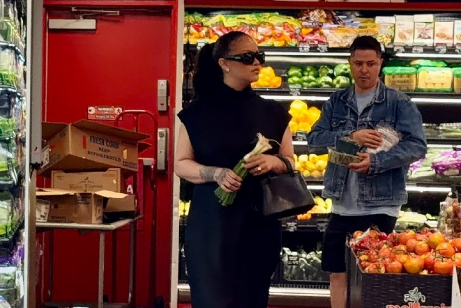 &Eta; &Rho;&iota;ά&nu;&alpha; &kappa;ά&nu;&epsilon;&iota; &mu;ό&nu;&eta; &tau;&eta;&sigmaf; &tau;&alpha; &psi;ώ&nu;&iota;&alpha; &sigma;&tau;&omicron; &sigma;&omicron;ύ&pi;&epsilon;&rho; &mu;ά&rho;&kappa;&epsilon;&tau;