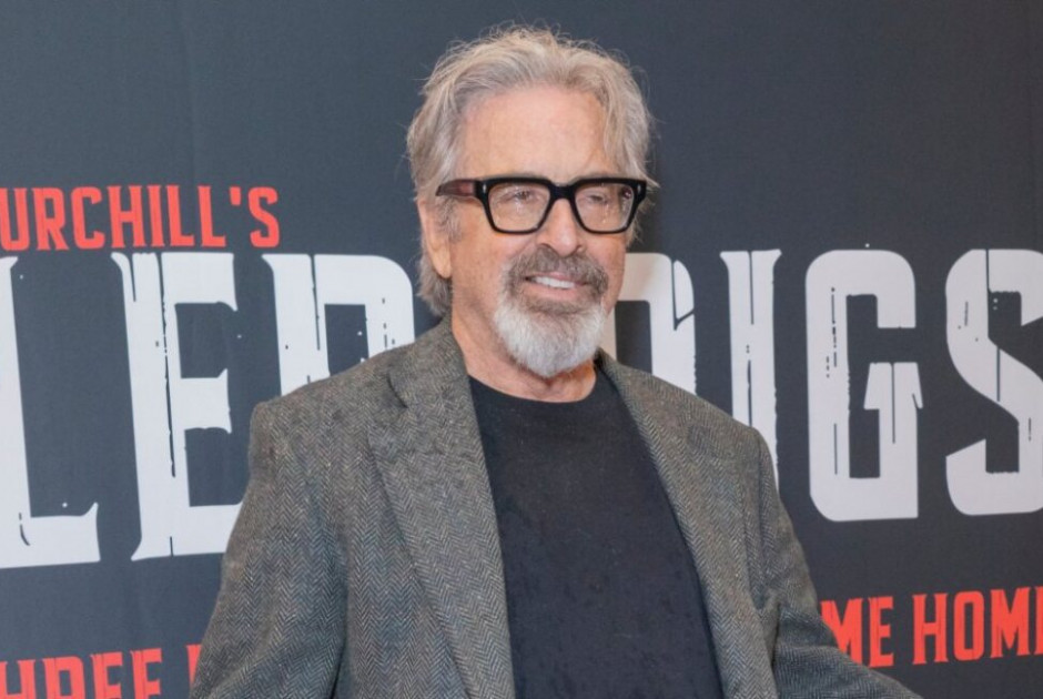 &Pi;έ&theta;&alpha;&nu;&epsilon; &omicron; &eta;&theta;&omicron;&pi;&omicron;&iota;ό&sigmaf; &Rho;ό&mu;&pi;&epsilon;&rho;&tau; &Kappa;&alpha;&rho;&alpha;&nu;&tau;ά&iota;&nu;