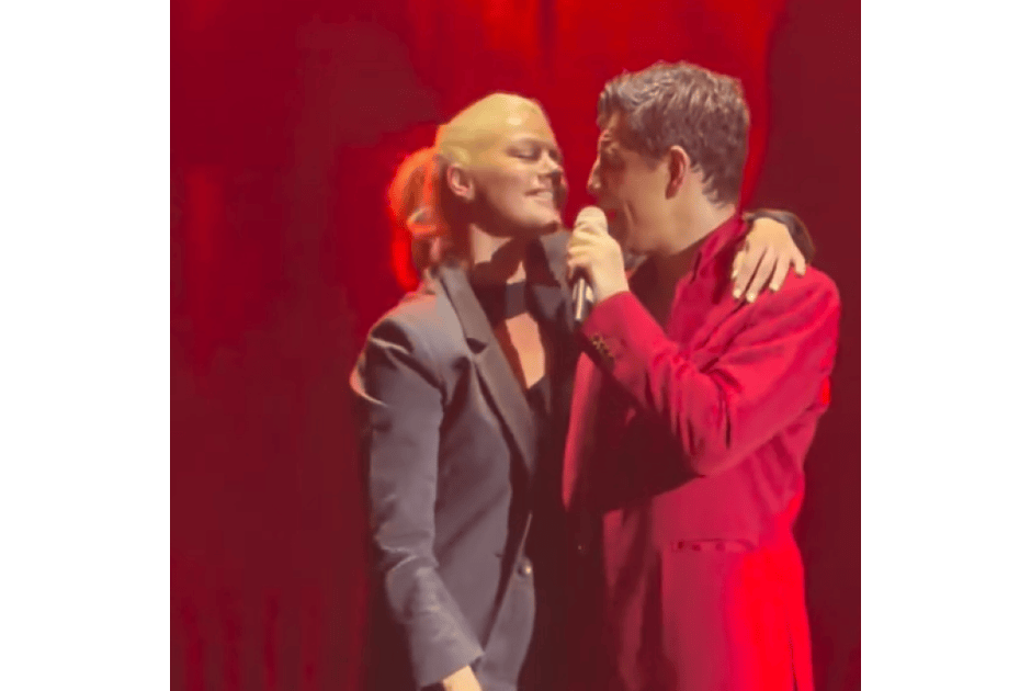 Ο Σάκης Ρουβάς ανέβασε στη σκηνή τη Ζέτα Μακρυπούλια