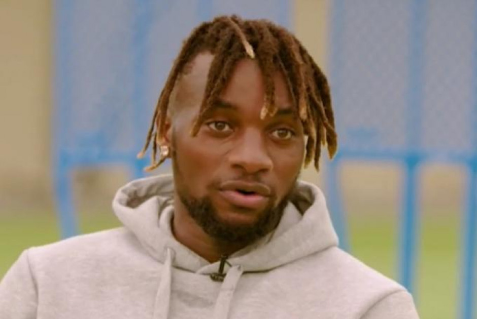 &Omicron; &Sigma;&epsilon;&nu;&tau; &Mu;&alpha;&xi;&iota;&mu;έ&nu; έ&phi;&upsilon;&gamma;&epsilon; &alpha;&pi;ό &tau;&eta;&nu; &Kappa;&lambda;&alpha;&mu;&pi; &Alpha;&mu;έ&rho;&iota;&kappa;&alpha;, &mu;&epsilon;&tau;ά &alpha;&pi;ό &rho;&alpha;&tau;&sigma;&iota;&sigma;&tau;&iota;&kappa;ή &epsilon;&pi;ί&theta;&epsilon;&sigma;&eta; &sigma;&tau;&alpha; &pi;&alpha;&iota;&delta;&iota;ά &tau;&omicron;&upsilon;