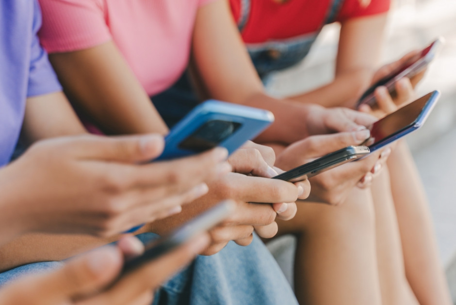 &Pi;&alpha;&gamma;&kappa;ό&sigma;&mu;&iota;&omicron;&sigmaf; &laquo;&kappa;ό&phi;&tau;&eta;&sigmaf;&raquo; &sigma;&tau;&alpha; social media &gamma;&iota;&alpha; &tau;&alpha; &pi;&alpha;&iota;&delta;&iota;ά