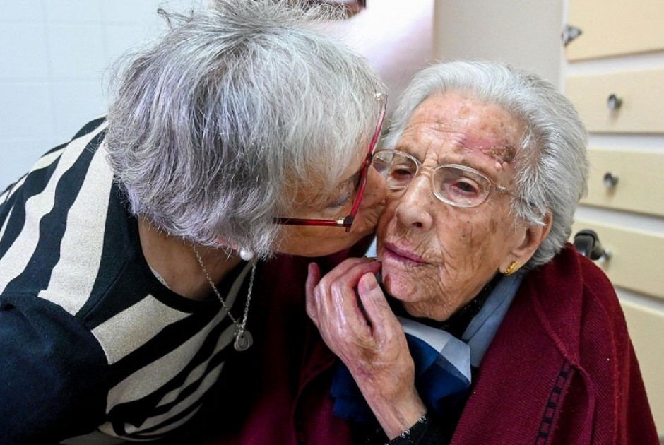 Η μακροβιότερη γυναίκα της Ισπανίας είναι 112 ετών και έχει έναν γιο 93