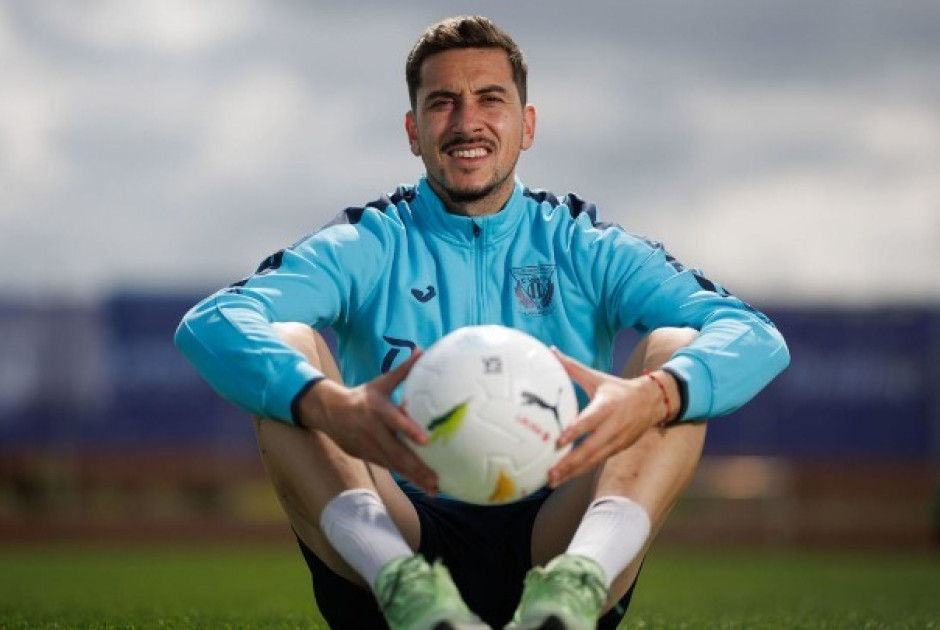 &Pi;&alpha;&nu;&alpha;&theta;&eta;&nu;&alpha;ϊ&kappa;ό&sigmaf;: &laquo;&Tau;&epsilon;&lambda;&epsilon;&iota;ώ&nu;&epsilon;&iota;&raquo; &tau;&omicron;&upsilon; &Chi;ά&beta;&iota; &Epsilon;&rho;&nu;ά&nu;&tau;&epsilon;&theta;