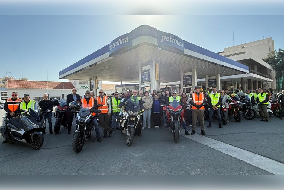 &Eta; &Pi;&epsilon;&tau;&rho;&omicron;&lambda;ί&nu;&alpha; &delta;&iota;&alpha;&chi;&rho;&omicron;&nu;&iota;&kappa;ό&sigmaf; &chi;&omicron;&rho;&eta;&gamma;ό&sigmaf; &tau;&eta;&sigmaf; &laquo;&Delta;&iota;&alpha;&delta;&rho;&omicron;&mu;ή&sigmaf; &Alpha;&gamma;ά&pi;&eta;&sigmaf;&raquo;