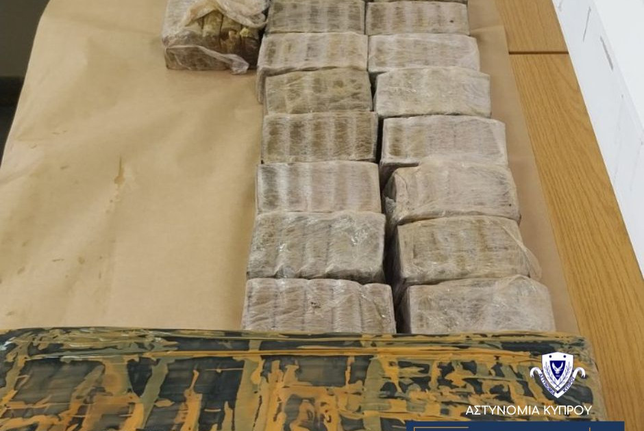 Πάφος: Εντοπίστηκαν 36 κιλά ρητίνης κάνναβης από την ΥΚΑΝ σε παραλία του Ακάμα (ΦΩΤΟΣ)