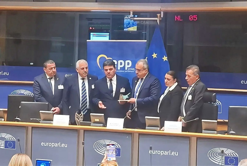 &Mu;&epsilon; &pi;&rho;&omega;&tau;&omicron;&beta;&omicron;&upsilon;&lambda;ί&alpha; &Chi;&alpha;&tau;&zeta;&eta;&pi;&alpha;&nu;&tau;έ&lambda;&alpha; &eta; &epsilon;&kappa;&delta;ή&lambda;&omega;&sigma;&eta; &mu;&nu;ή&mu;&eta;&sigmaf; &gamma;&iota;&alpha; &tau;&eta;&nu; &Epsilon;&Omicron;&Kappa;&Alpha; &sigma;&tau;&omicron; &Epsilon;&upsilon;&rho;&omega;&kappa;&omicron;&iota;&nu;&omicron;&beta;&omicron;ύ&lambda;&iota;&omicron;