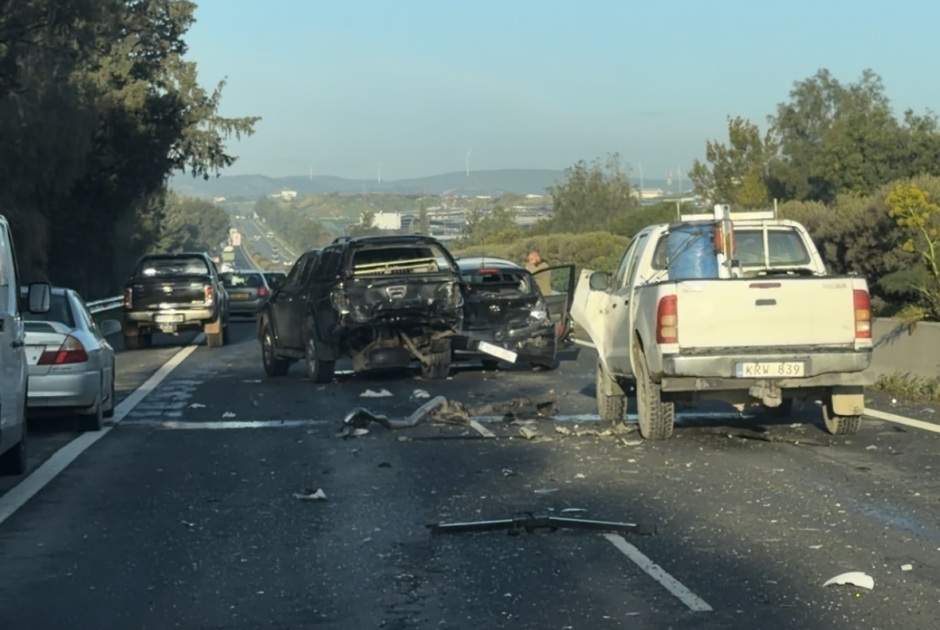 Υποχρεωτική μετακίνηση οχημάτων μετά από μικροσυγκρούσεις - Τέλος στο κυκλοφοριακό χάος στους δρόμους