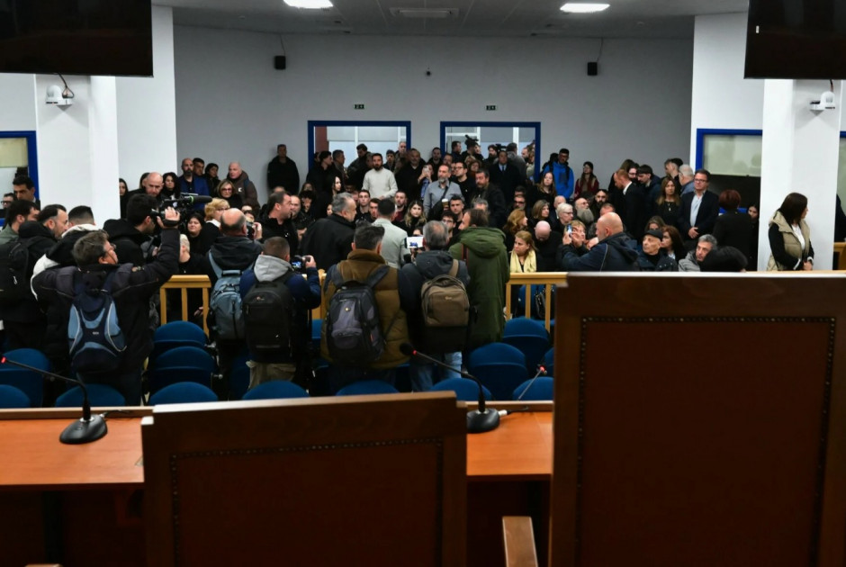 Ά&rho;&epsilon;&iota;&omicron;&sigmaf; &Pi;ά&gamma;&omicron;&sigmaf; &gamma;&iota;&alpha; &tau;&eta;&nu; &delta;ί&kappa;&eta; &tau;&omega;&nu; &Tau;&epsilon;&mu;&pi;ώ&nu;: &laquo;&Eta; &Delta;&iota;&kappa;&alpha;&iota;&omicron;&sigma;ύ&nu;&eta; &epsilon;ί&nu;&alpha;&iota; &upsilon;&pi;&epsilon;&rho;ά&nu;&omega; ό&lambda;&omega;&nu; &kappa;&alpha;&iota; &delta;&epsilon;&nu; &pi;&rho;έ&pi;&epsilon;&iota; &nu;&alpha; &pi;&alpha;&rho;&epsilon;&mu;&pi;&omicron;&delta;ί&zeta;&epsilon;