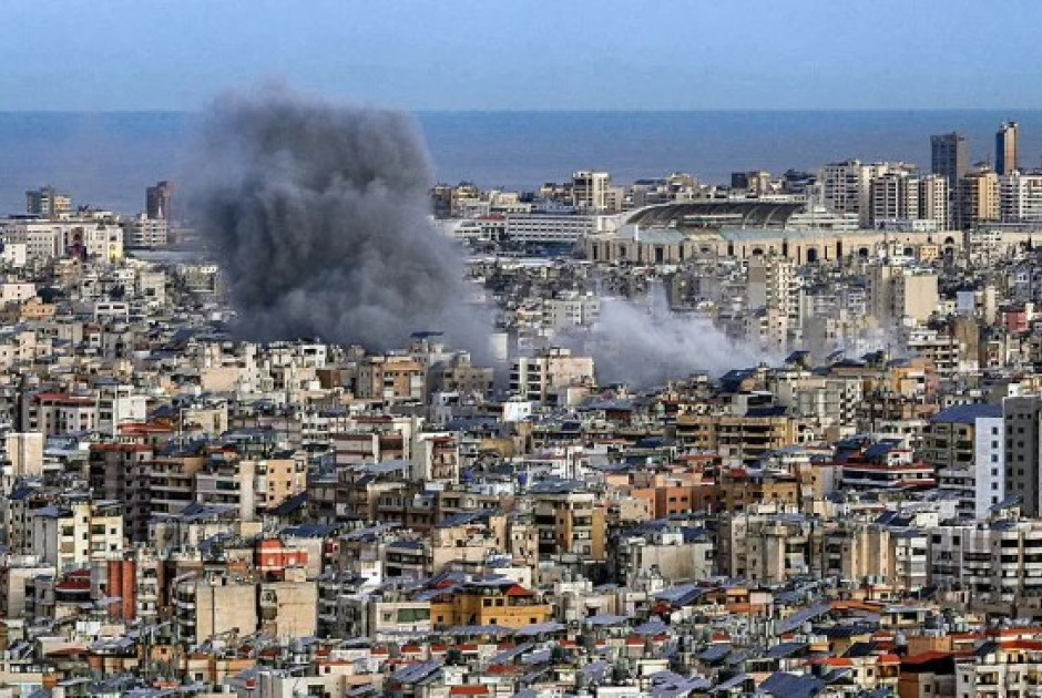 LIVE/ &Omicron; &pi;ό&lambda;&epsilon;&mu;&omicron;&sigmaf; &epsilon;&iota;&sigma;έ&rho;&chi;&epsilon;&tau;&alpha;&iota; &sigma;&tau;&eta;&nu; 11&eta; &eta;&mu;έ&rho;&alpha; - &laquo;&Theta;&alpha; &tau;&epsilon;&lambda;&epsilon;&iota;ώ&sigma;&epsilon;&iota; &sigma;ύ&nu;&tau;&omicron;&mu;&alpha;&raquo; &lambda;έ&epsilon;&iota; &omicron; &Tau;&rho;&alpha;&mu;&pi; &ndash; &laquo;&Epsilon;&mu;&epsilon;ί&sigmaf; &alpha;&pi;&omicron;&phi;&alpha;&sigma;ί&zeta;&omicron;&upsilon;&mu;