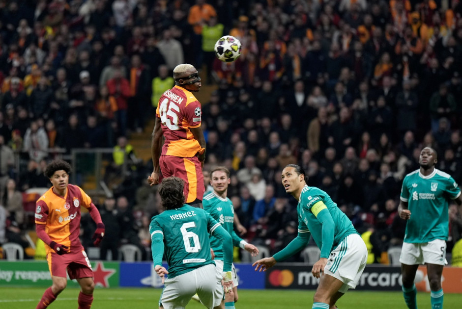 &laquo;&Chi;&rho;&upsilon;&sigma;ώ&nu;&epsilon;&iota;&raquo; &tau;&omicron;&upsilon;&sigmaf; &pi;&alpha;ί&kappa;&tau;&epsilon;&sigmaf; &tau;&eta;&sigmaf; &Gamma;&alpha;&lambda;&alpha;&tau;ά&sigma;&alpha;&rho;&alpha;ϊ &omicron; &pi;&rho;ό&epsilon;&delta;&rho;&omicron;&sigmaf; &gamma;&iota;&alpha; &pi;&rho;ό&kappa;&rho;&iota;&sigma;&eta; &epsilon;&pi;ί &tau;&eta;&sigmaf; &Lambda;ί&beta;&epsilon;&rho;&pi;&omicron;&upsilon;&lambda;