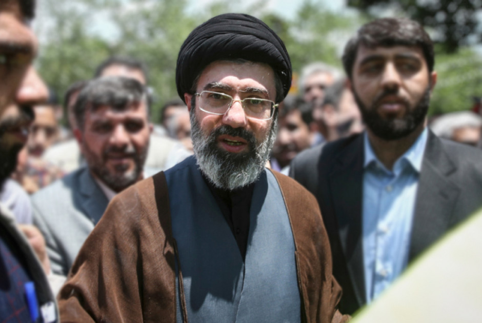 &Mu;έ&lambda;&omicron;&sigmaf; &Sigma;&upsilon;&nu;έ&lambda;&epsilon;&upsilon;&sigma;&eta;&sigmaf; &tau;&omega;&nu; &Epsilon;&iota;&delta;&iota;&kappa;ώ&nu;: &laquo;&Tau;&omicron; ό&nu;&omicron;&mu;&alpha; &tau;&omicron;&upsilon; &Chi;&alpha;&mu;&epsilon;&nu;&epsilon;ΐ &omega;&sigmaf; &eta;&gamma;έ&tau;&eta; &tau;&omicron;&upsilon; &Iota;&rho;ά&nu; &theta;&alpha; &sigma;&upsilon;&nu;&epsilon;&chi;&iota;&sigma;&tau;&epsilon;ί&raquo;