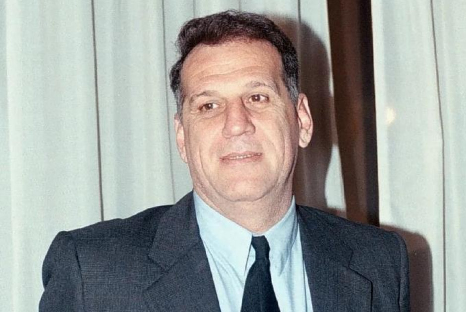 &Theta;&rho;ή&nu;&omicron;&sigmaf; &sigma;&tau;&omicron; &Epsilon;&lambda;&lambda;&eta;&nu;&iota;&kappa;ό &mu;&pi;ά&sigma;&kappa;&epsilon;&tau;: &Pi;έ&theta;&alpha;&nu;&epsilon; &omicron; &Beta;&alpha;&sigma;ί&lambda;&eta;&sigmaf; &Gamma;&kappa;&omicron;ύ&mu;&alpha;&sigmaf;