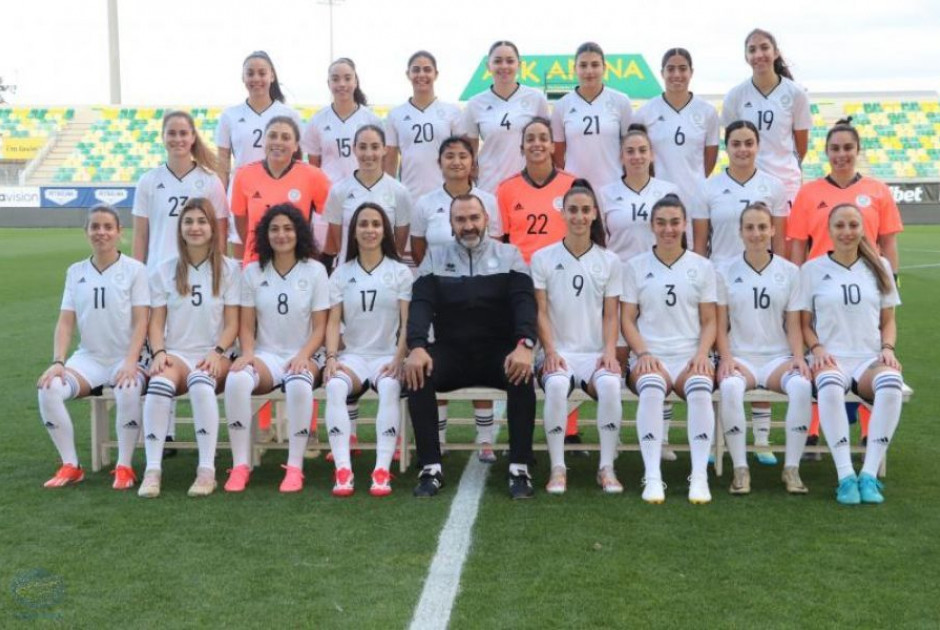 &Upsilon;&pi;&omicron;&chi;&rho;&epsilon;&omega;&tau;&iota;&kappa;ά &delta;ύ&omicron; &gamma;&upsilon;&nu;&alpha;ί&kappa;&epsilon;&sigmaf; &pi;&rho;&omicron;&pi;&omicron;&nu;ή&tau;&rho;&iota;&epsilon;&sigmaf; &sigma;&tau;&omicron;&upsilon;&sigmaf; &pi;ά&gamma;&kappa;&omicron;&upsilon;&sigmaf; &tau;&omega;&nu; &epsilon;&theta;&nu;&iota;&kappa;ώ&nu; &omicron;&mu;ά&delta;&omega;&nu;