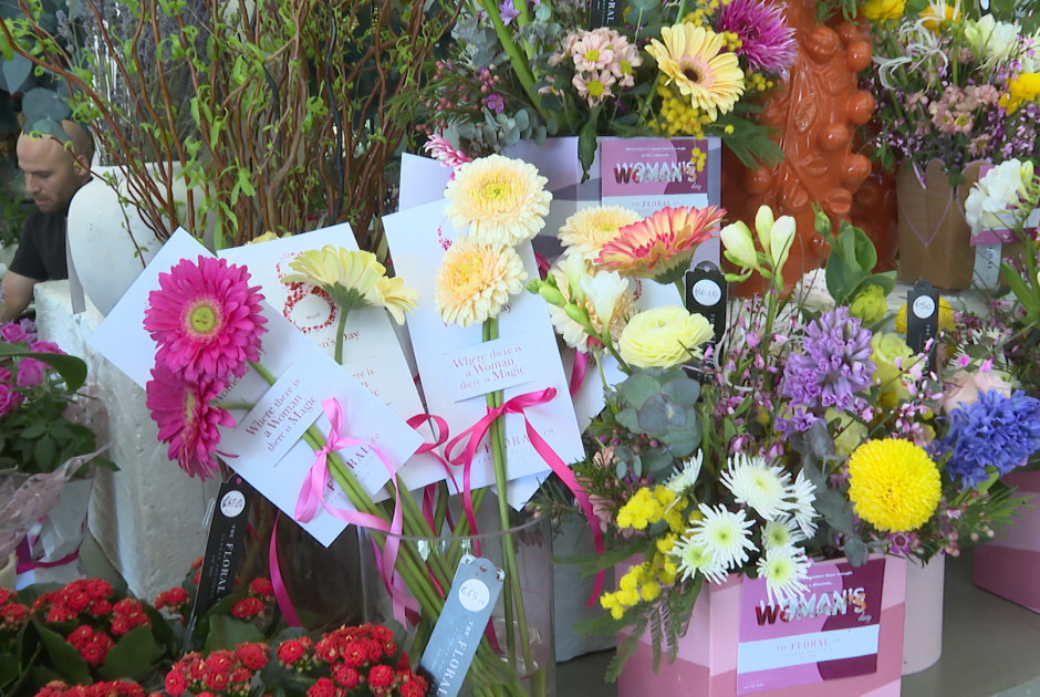 &Eta;&mu;έ&rho;&alpha; &tau;&eta;&sigmaf; &Gamma;&upsilon;&nu;&alpha;ί&kappa;&alpha;&sigmaf;: &Chi;&rho;&upsilon;&sigma;έ&sigmaf; &delta;&omicron;&upsilon;&lambda;&epsilon;&iota;έ&sigmaf; &gamma;&iota;&alpha; &alpha;&nu;&theta;&omicron;&pi;&omega;&lambda;&epsilon;ί&alpha; &kappa;&alpha;&iota; &zeta;&alpha;&chi;&alpha;&rho;&omicron;&pi;&lambda;&alpha;&sigma;&tau;&epsilon;ί&alpha; (&Beta;&Iota;&Nu;&Tau;&Epsilon;&Omicron;)