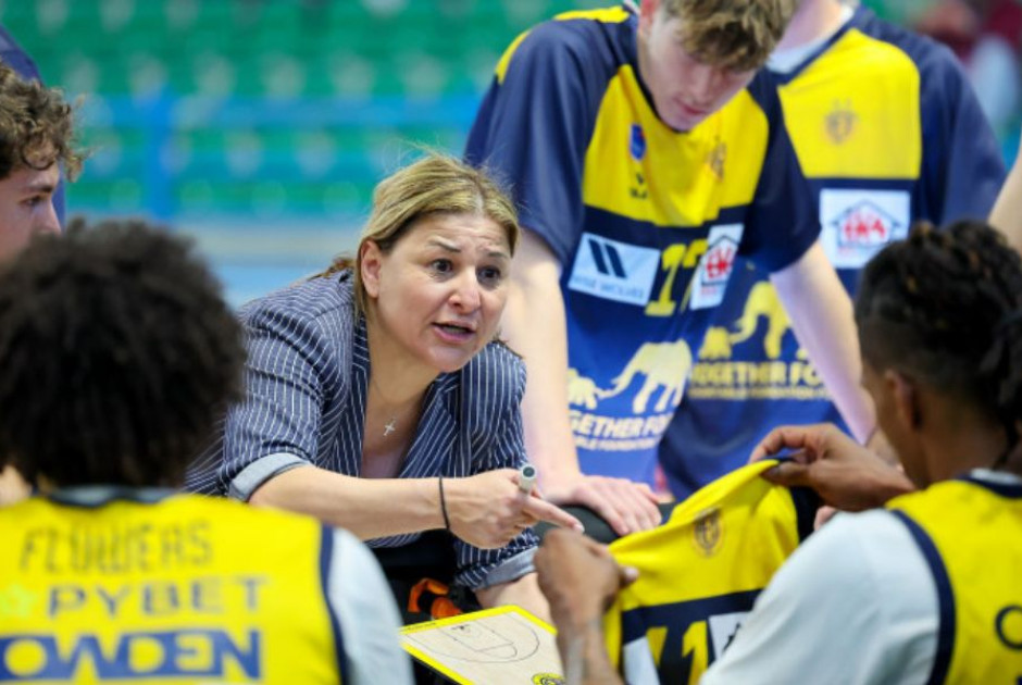 ;&Omicron;&iota; &omicron;&pi;&alpha;&delta;&omicron;ί &tau;&omicron;&upsilon; &Alpha;&Pi;&Omicron;&Epsilon;&Lambda; &beta;&rho;ί&zeta;&omicron;&upsilon;&nu; &mu;&iota;&alpha; &gamma;&upsilon;&nu;ά&iota;&kappa;&alpha; &sigma;&tau;&omicron;