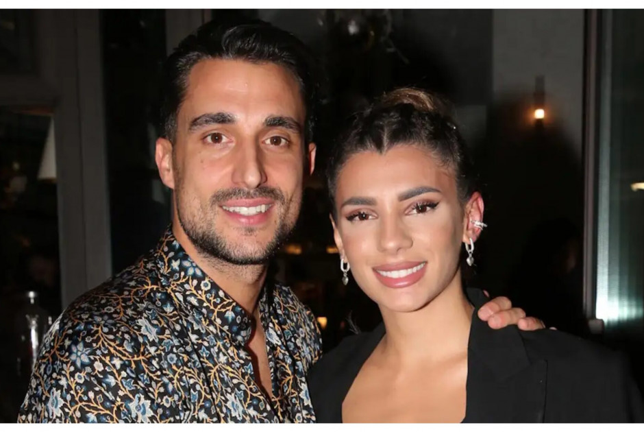 &Mu;&alpha;&rho;&iota;&alpha;&lambda;έ&nu;&alpha; &Rho;&omicron;&upsilon;&mu;&epsilon;&lambda;&iota;ώ&tau;&eta;: &laquo;&Epsilon;&mu;&epsilon;ί&sigmaf; &tau;ώ&rho;&alpha; &theta;&alpha; &gamma;ί&nu;&omicron;&upsilon;&mu;&epsilon; &gamma;&omicron;&nu;&epsilon;ί&sigmaf;;&raquo;